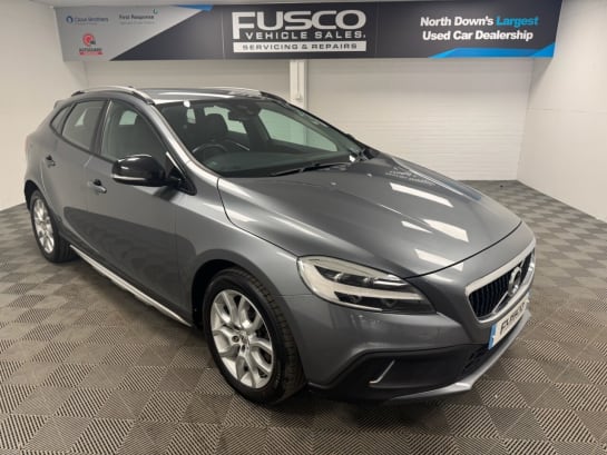 A null VOLVO V40 CROSS COUNTRY 1.5 T3 Pro Hatchback 5dr Petrol Auto Euro 6 (s/s) (152 ps) Strong Service H