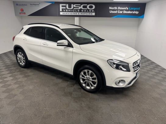 A null MERCEDES-BENZ 180 1.6 GLA200 SE (Executive) SUV 5dr Petrol Manual Euro 6 (s/s) (156 ps) Full