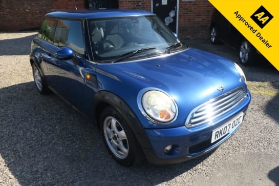 A null MINI HATCH COOPER 1.6 COOPER 3d , AUTOMATIC, SERVICE HISTORY