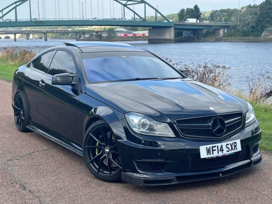 A null MERCEDES-BENZ C 63 AMG 6.2 C63 AMG 2d 457 BHP **STUNNING 524 BHP PERFORMANCE**