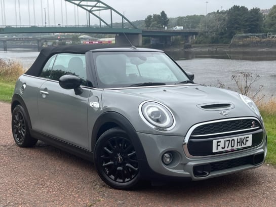 A null MINI CONVERTIBLE 2.0 COOPER S CLASSIC 2d 190 BHP **PARKING SENSORS**