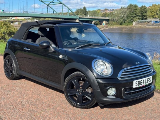 A 2014 MINI CONVERTIBLE 1.6 Cooper Convertible 2dr Petrol Manual Euro 6 (s/s) (122 ps) **CRUISE CON