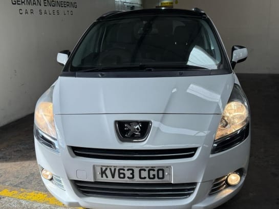 A 2013 PEUGEOT 5008 1.6 HDi Allure Euro 5 5dr