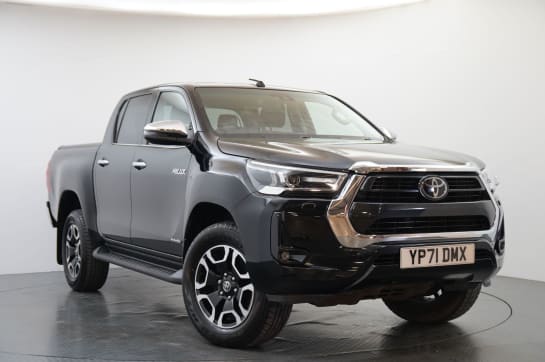 A 2021 TOYOTA HILUX 2.8 D-4D Invincible Auto 4WD Euro 6 (s/s) 4dr