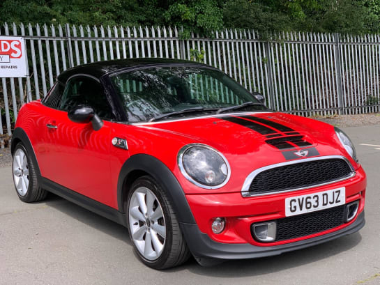 A 2014 MINI MINI COUPE COOPER SD