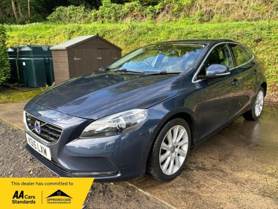 A null VOLVO V40 1.6 D2 SE Lux Nav Hatchback 5dr Diesel Powershift Euro 5 (s/s) (115 ps)