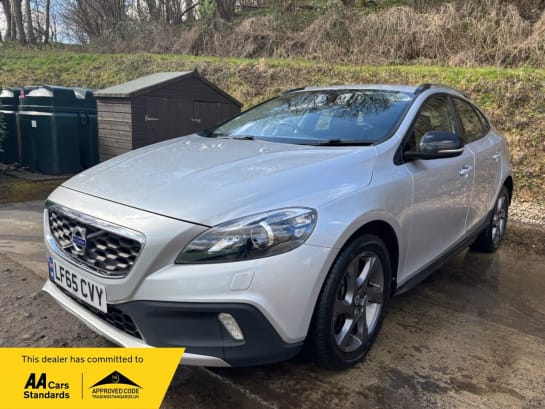 A null VOLVO V40 CROSS COUNTRY 2.0 D2 Lux Nav Hatchback 5dr Diesel Manual Euro 6 (s/s) (120 ps)