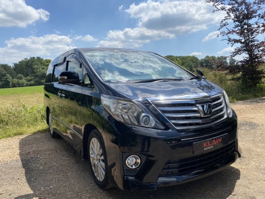 A 2022 TOYOTA ALPHARD 350S 3.5 V6 MPV 8 SEATS