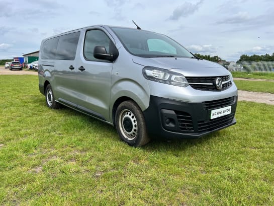A 2022 VAUXHALL VIVARO LIFE COMBI L