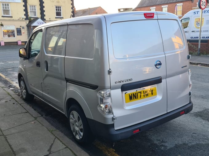 2025 Nissan E-nv200