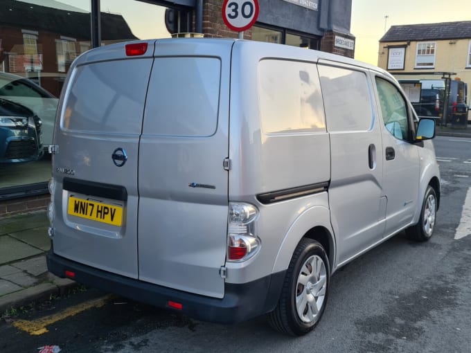 2025 Nissan E-nv200