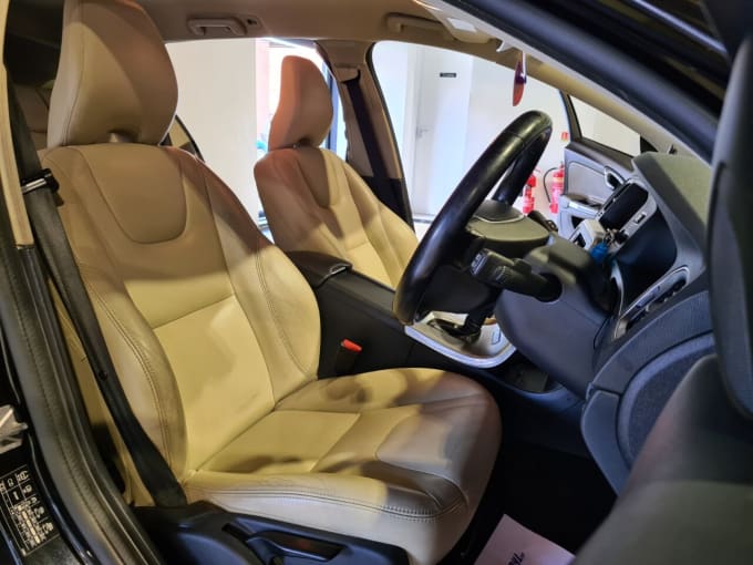 2025 Volvo V60
