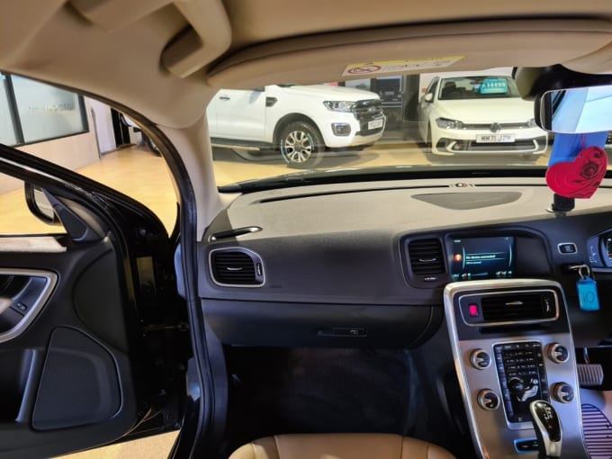 2025 Volvo V60
