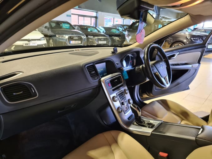 2025 Volvo V60