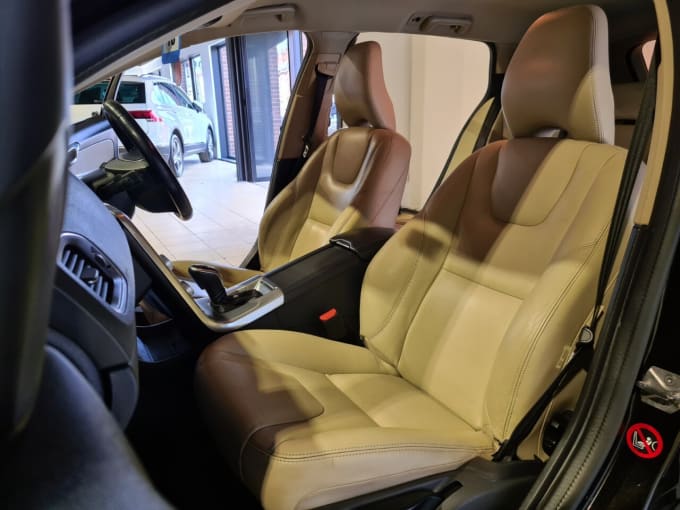 2025 Volvo V60