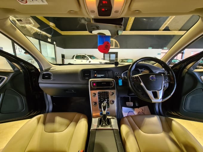 2025 Volvo V60