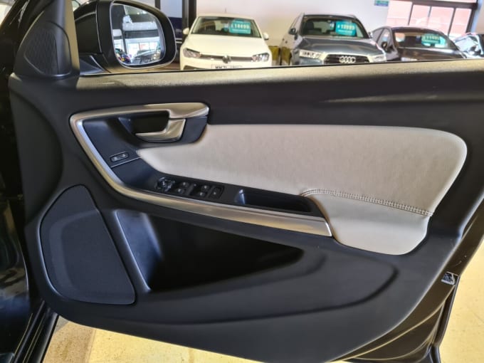 2025 Volvo V60