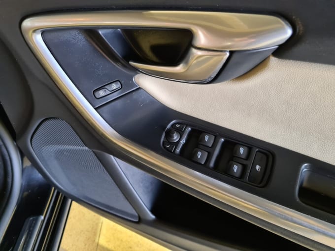 2025 Volvo V60
