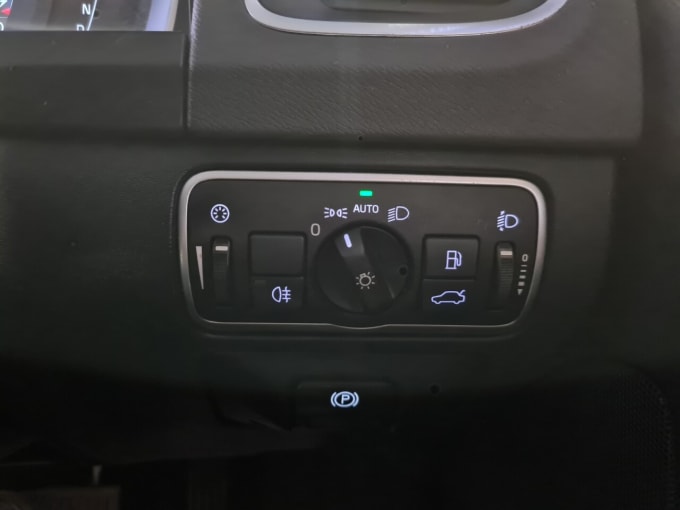 2025 Volvo V60