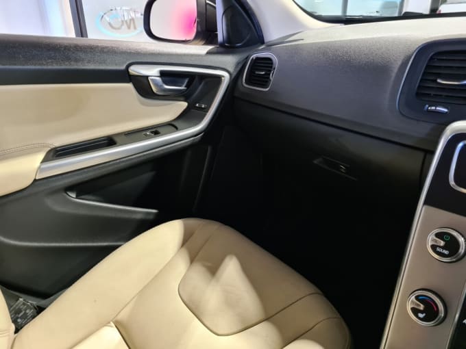 2025 Volvo V60