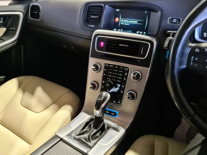 2025 Volvo V60