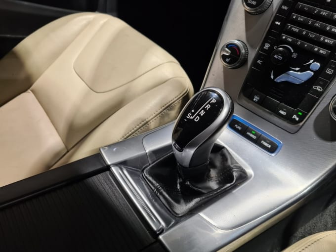 2025 Volvo V60
