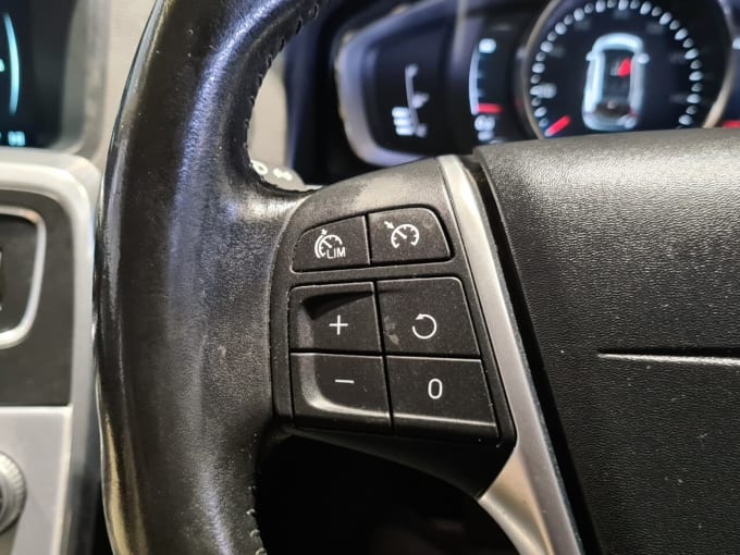 2025 Volvo V60