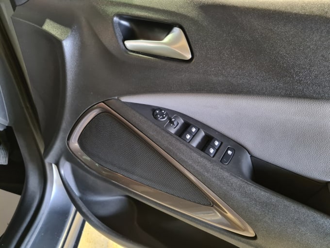 2025 Vauxhall Crossland X