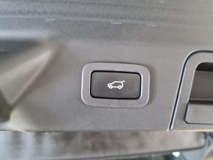 2025 Land Rover Range Rover Velar