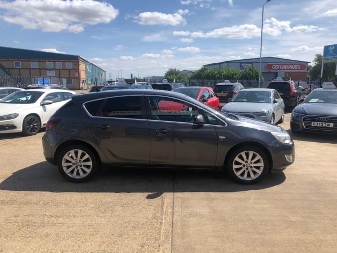 2025 Vauxhall Astra