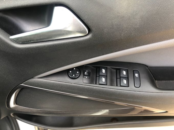 2025 Vauxhall Crossland X