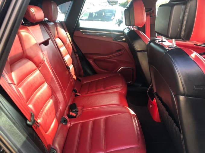 2015 Porsche Macan