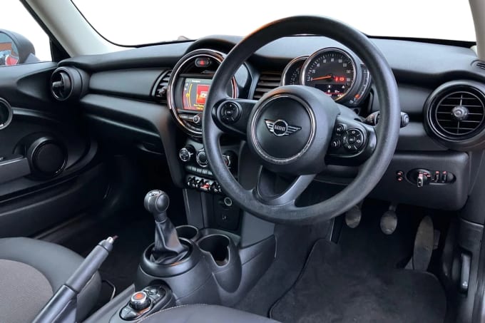 2018 Mini Hatch