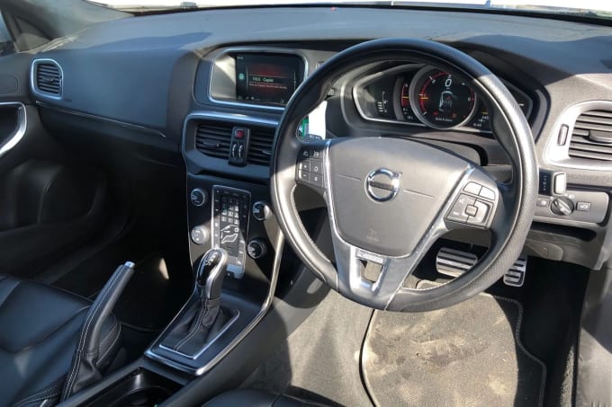 2016 Volvo V40