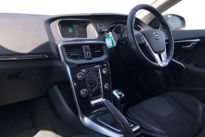 2018 Volvo V40