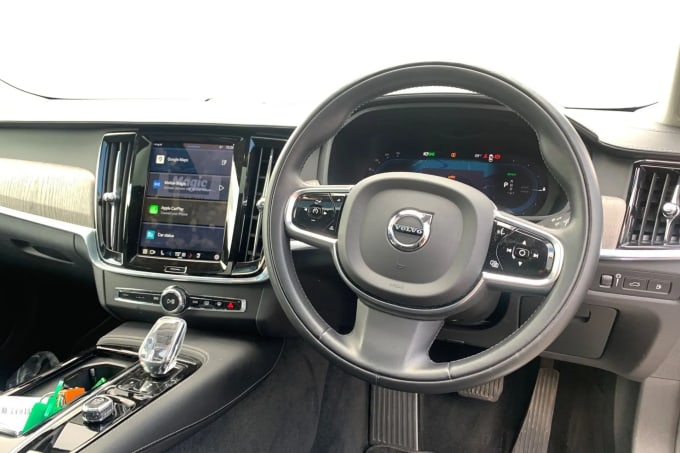 2022 Volvo S90