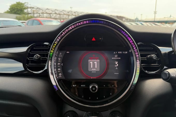 2022 Mini Hatch