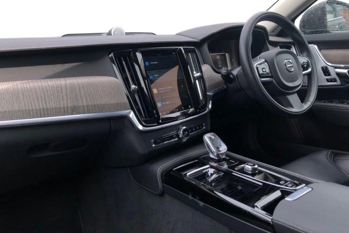 2022 Volvo S90