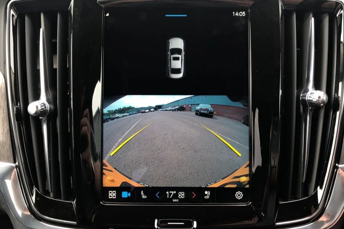 2022 Volvo S90
