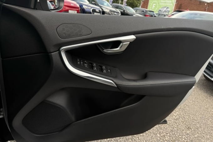 2019 Volvo V40