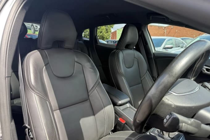 2019 Volvo V40