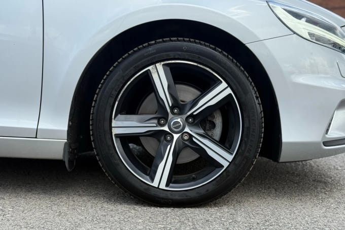 2019 Volvo V40