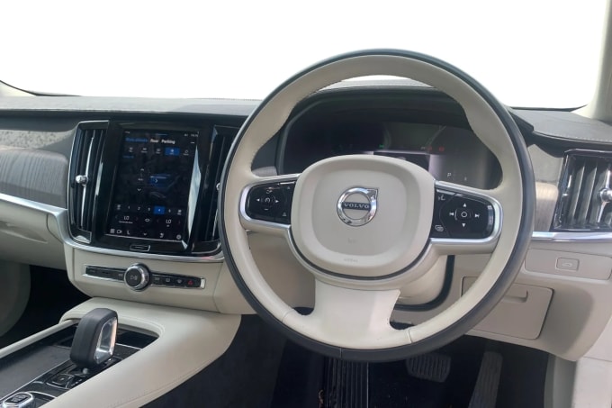2022 Volvo V90