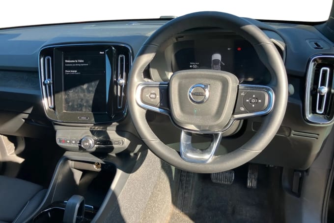 2023 Volvo C40