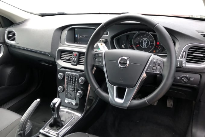 2017 Volvo V40