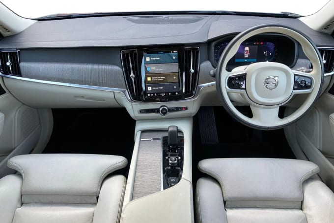 2022 Volvo V90