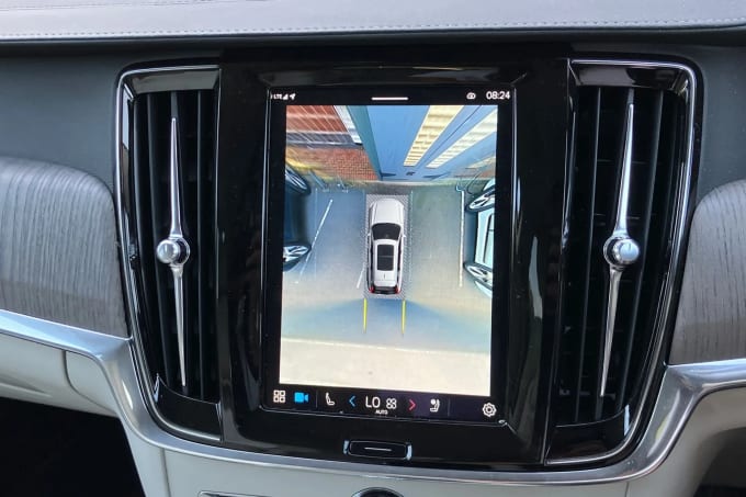 2022 Volvo V90