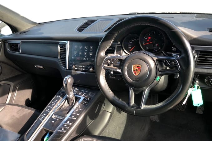 2017 Porsche Macan