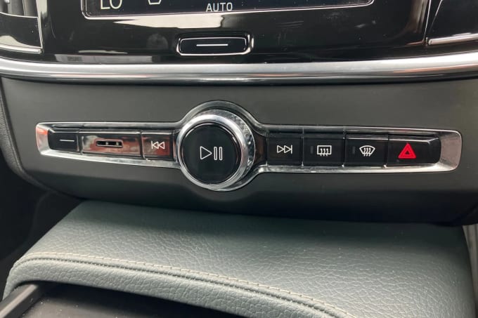 2021 Volvo V90