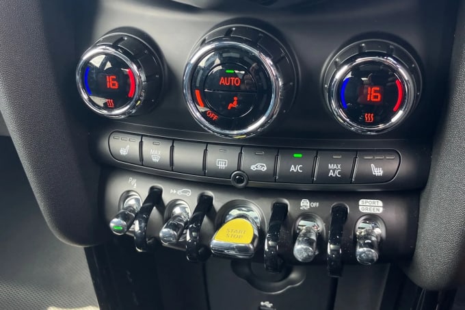 2023 Mini Hatch